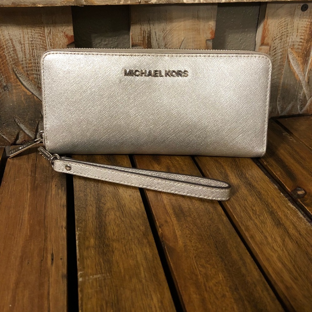 LIMITED Michael Kors wallet. GONE Given as a gift
